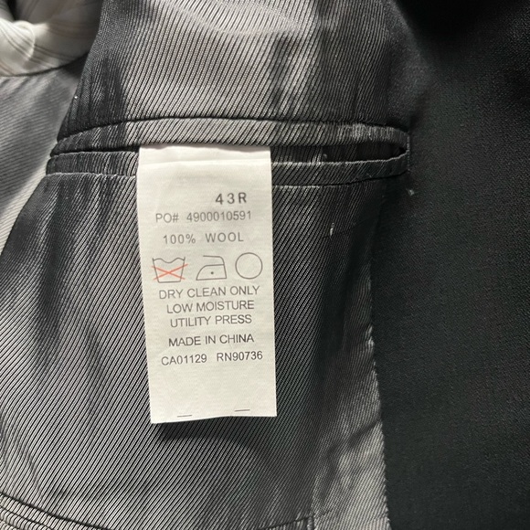 Calvin Klein Sport Coat/Blazer. 100% wool, two button. Size 43R - Picture 4 of 4